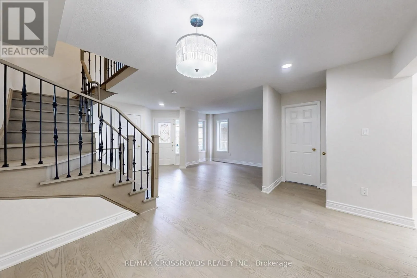29 REGATTA CRESCENT
