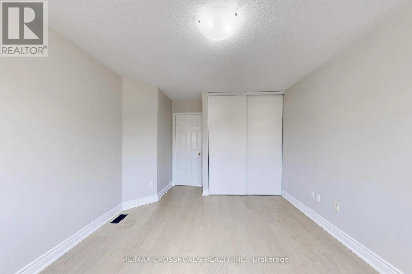 29 REGATTA CRESCENT