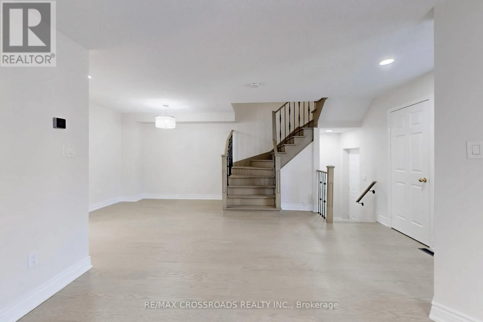 29 REGATTA CRESCENT