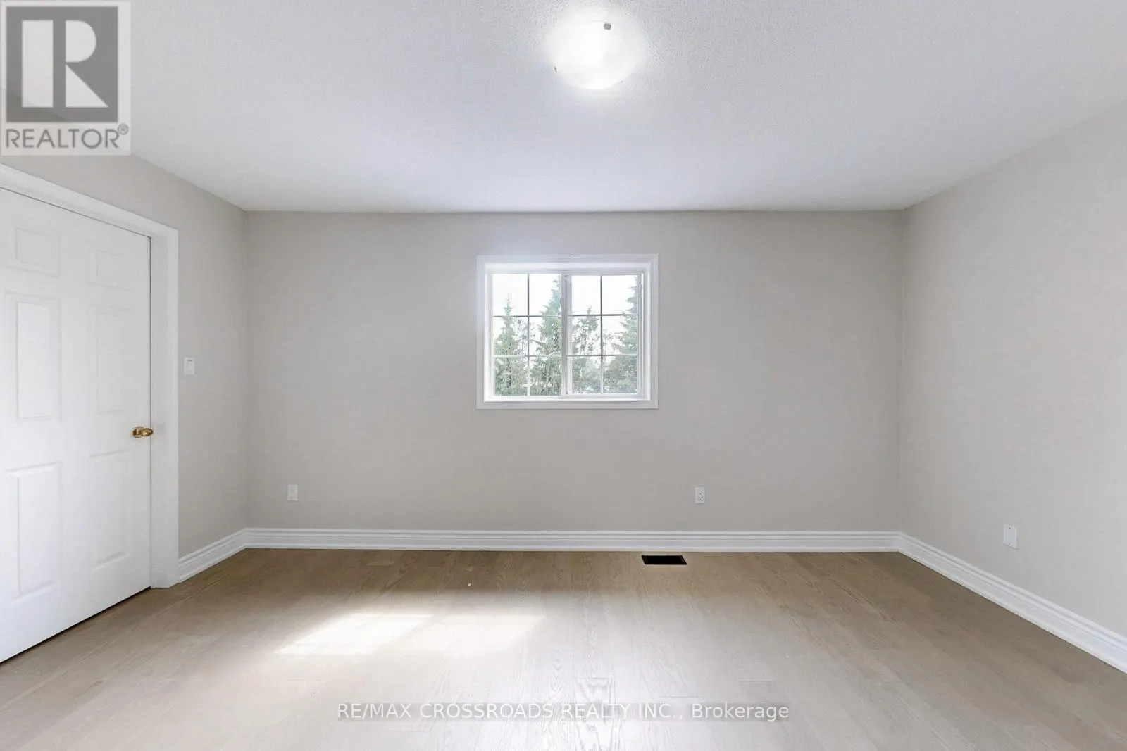29 REGATTA CRESCENT