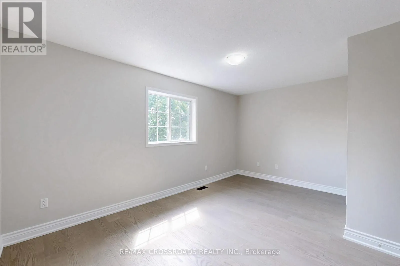 29 REGATTA CRESCENT