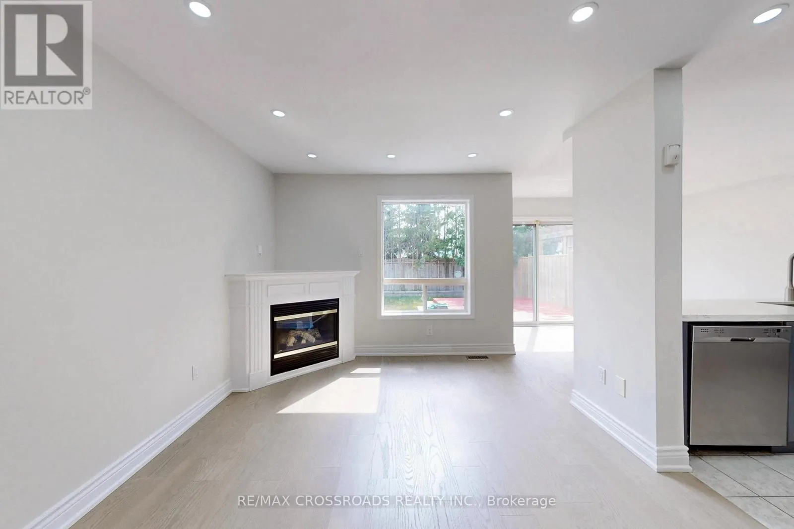 29 REGATTA CRESCENT