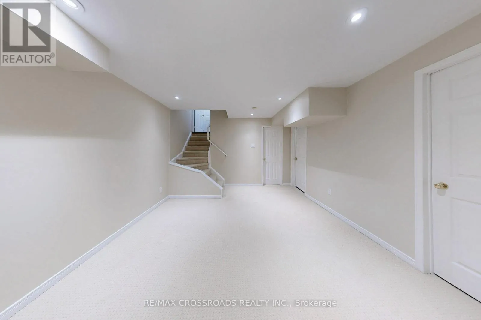 29 REGATTA CRESCENT