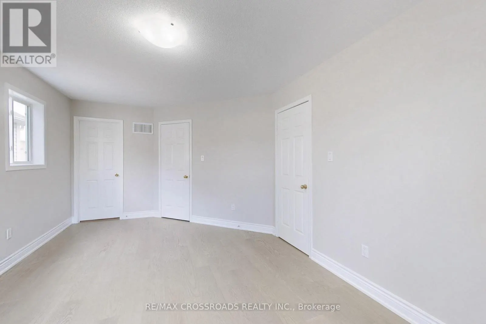 29 REGATTA CRESCENT