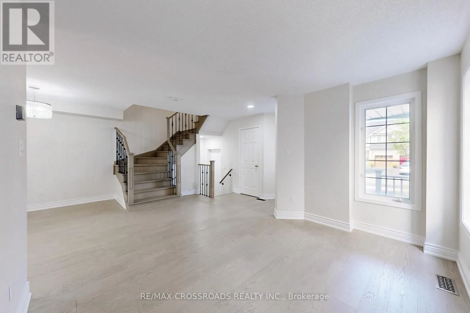 29 REGATTA CRESCENT