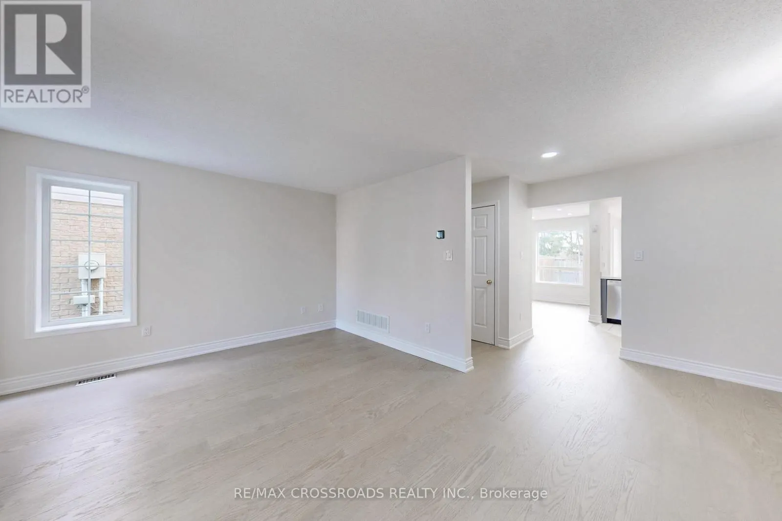 29 REGATTA CRESCENT