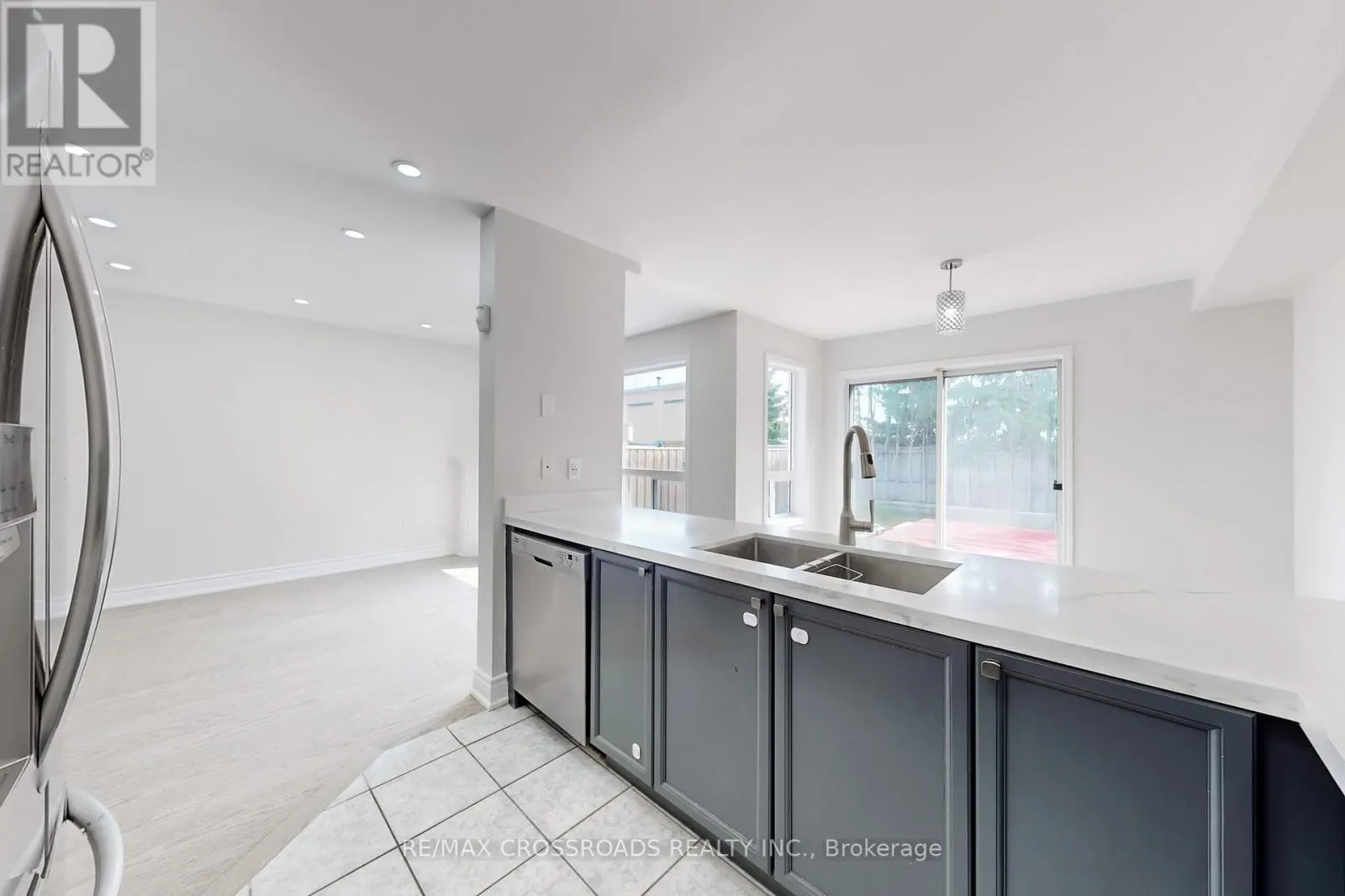 29 REGATTA CRESCENT