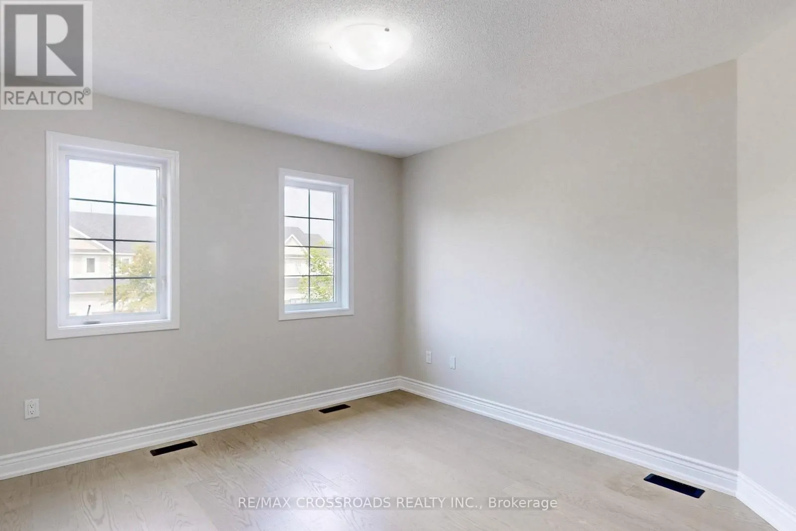 29 REGATTA CRESCENT