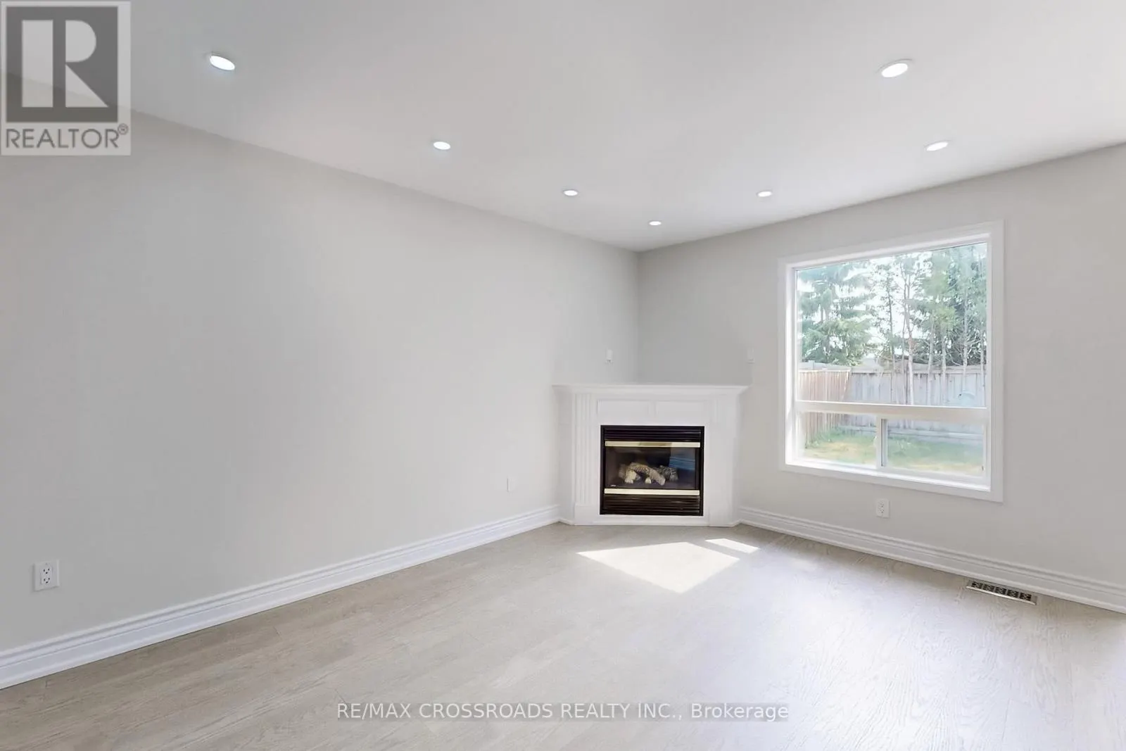 29 REGATTA CRESCENT
