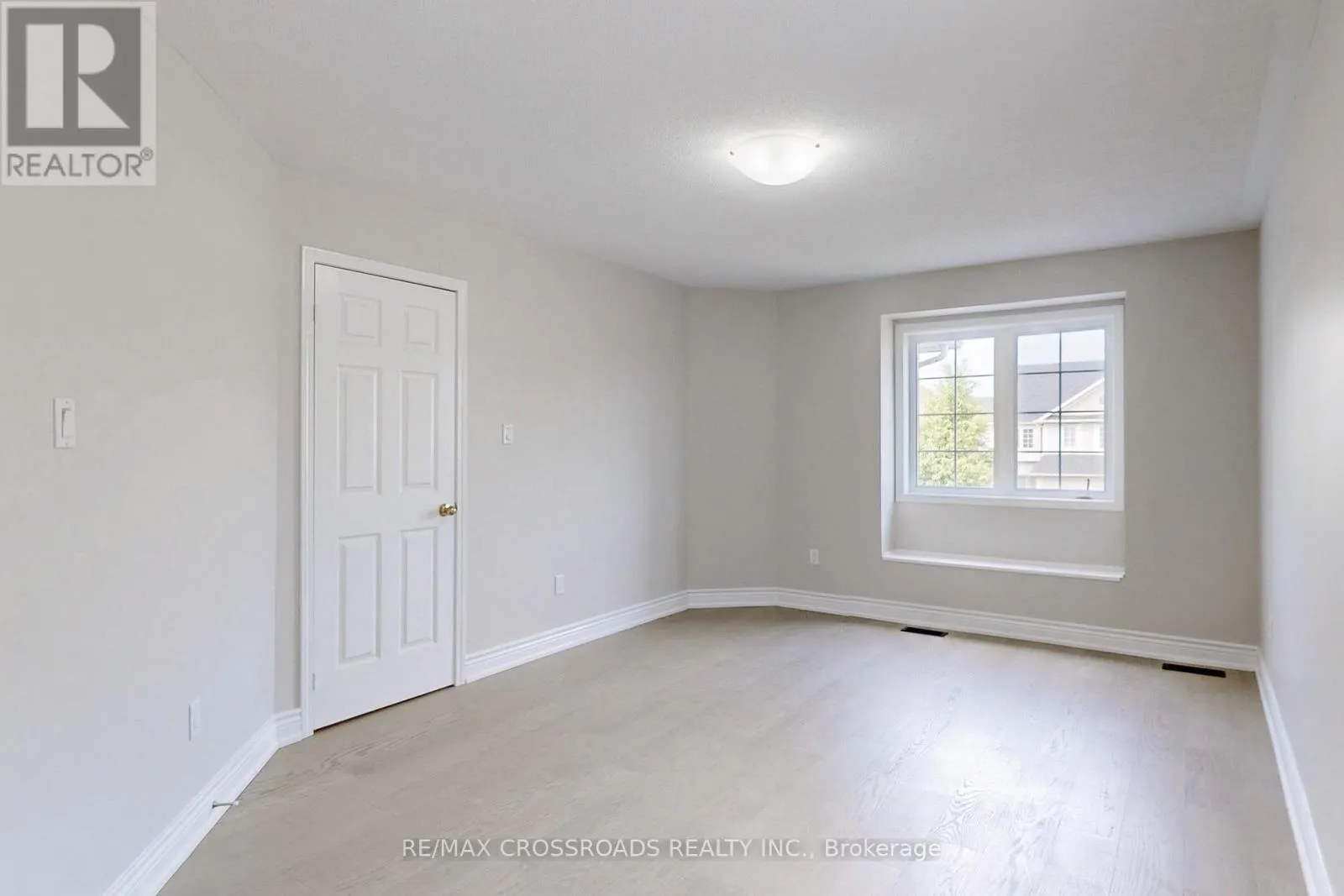 29 REGATTA CRESCENT