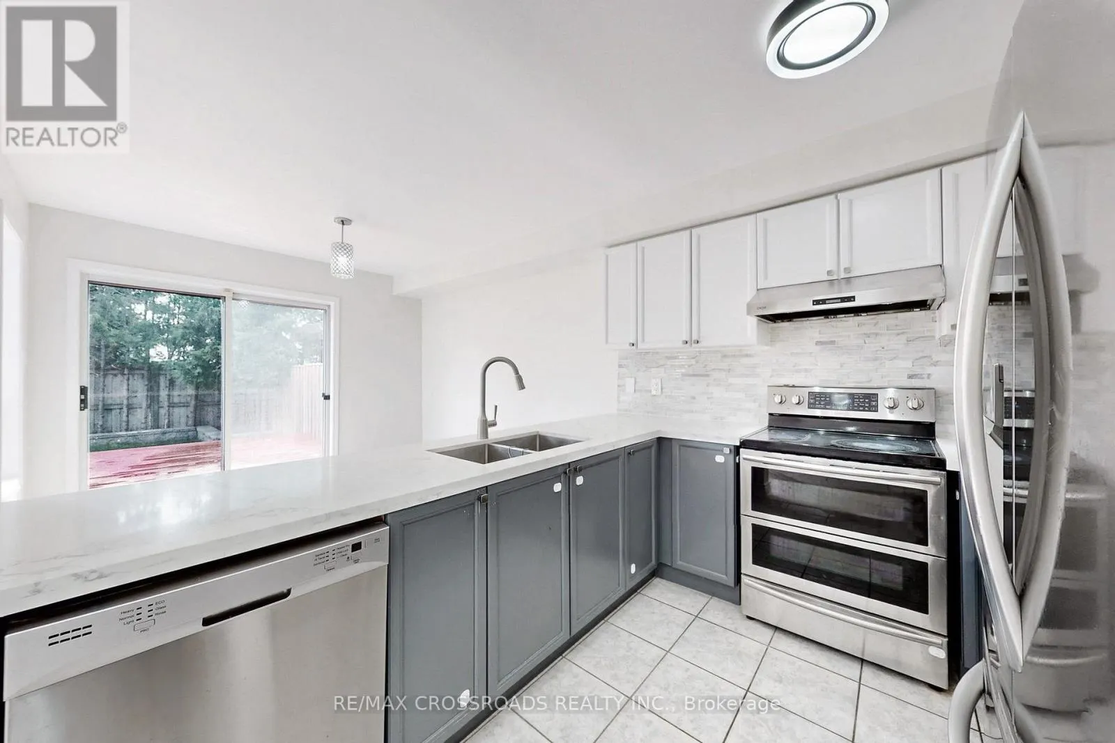29 REGATTA CRESCENT