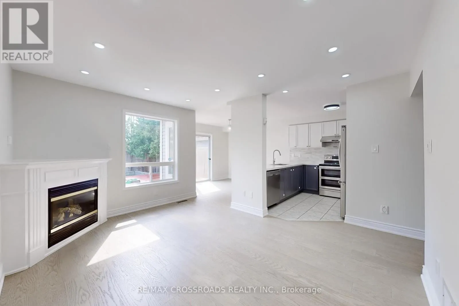 29 REGATTA CRESCENT