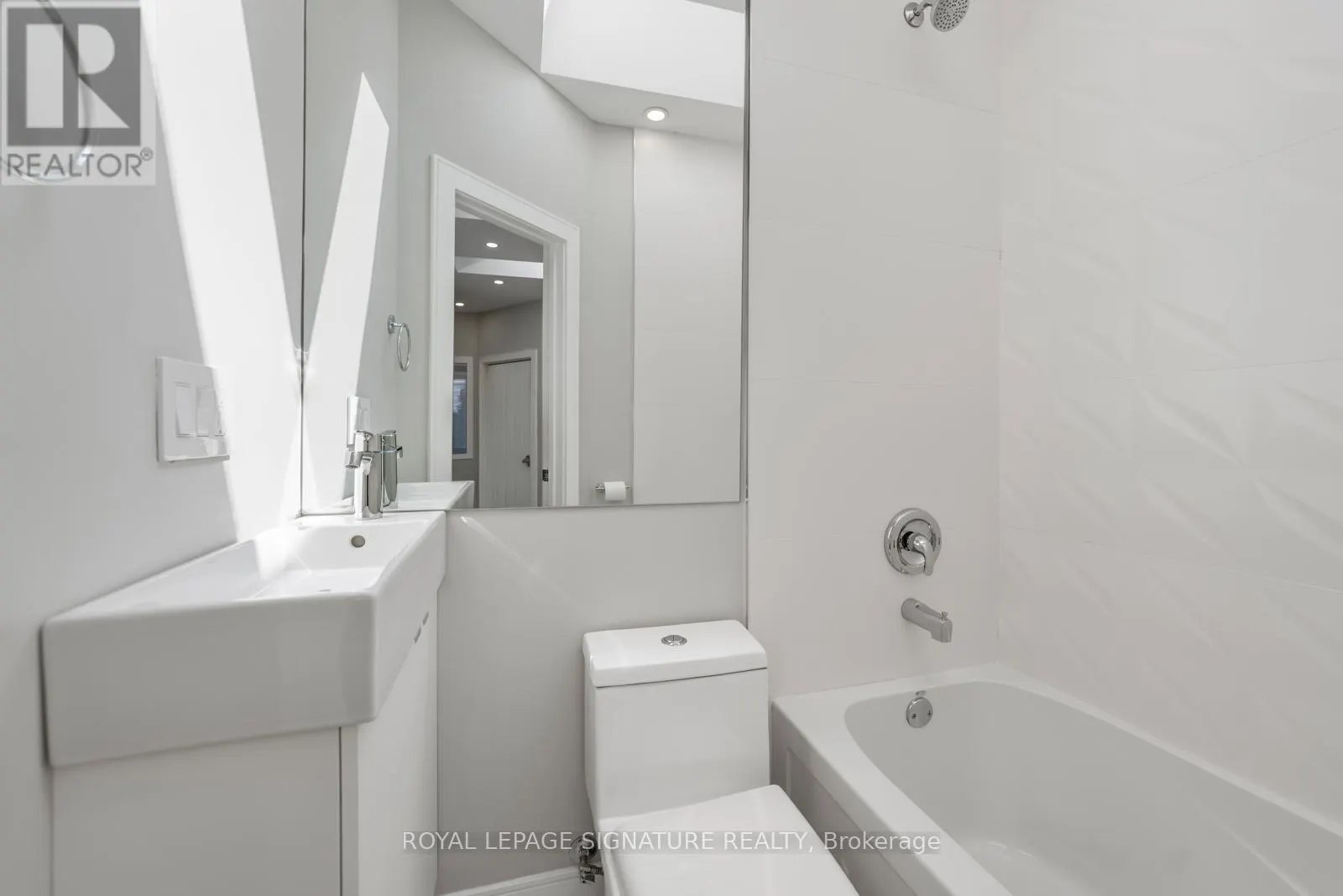 59A BEXHILL AVENUE