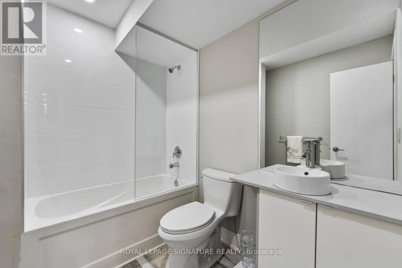 59A BEXHILL AVENUE