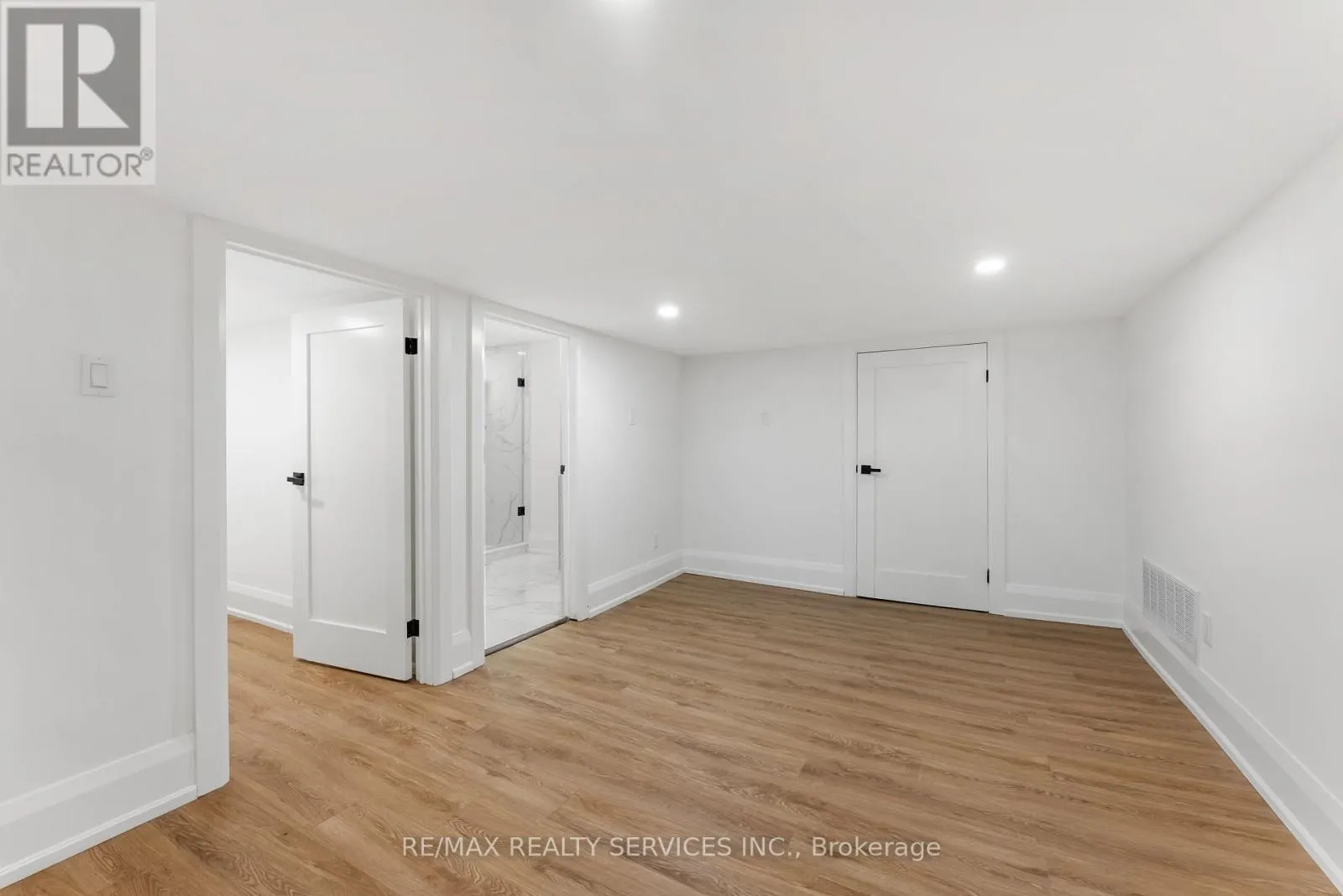 49 GREENDOWNS DRIVE