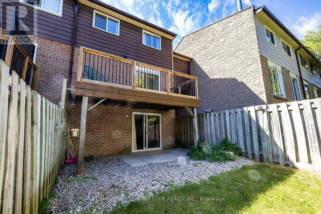 19 - 350 CAMELOT COURT