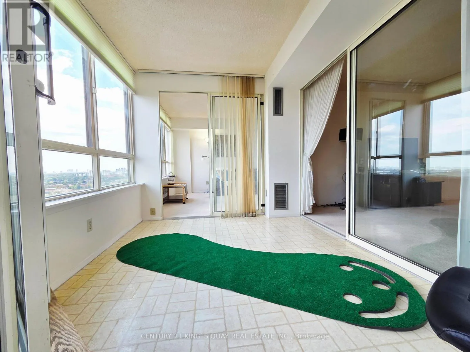 1808 - 225 BAMBURGH CIRCLE