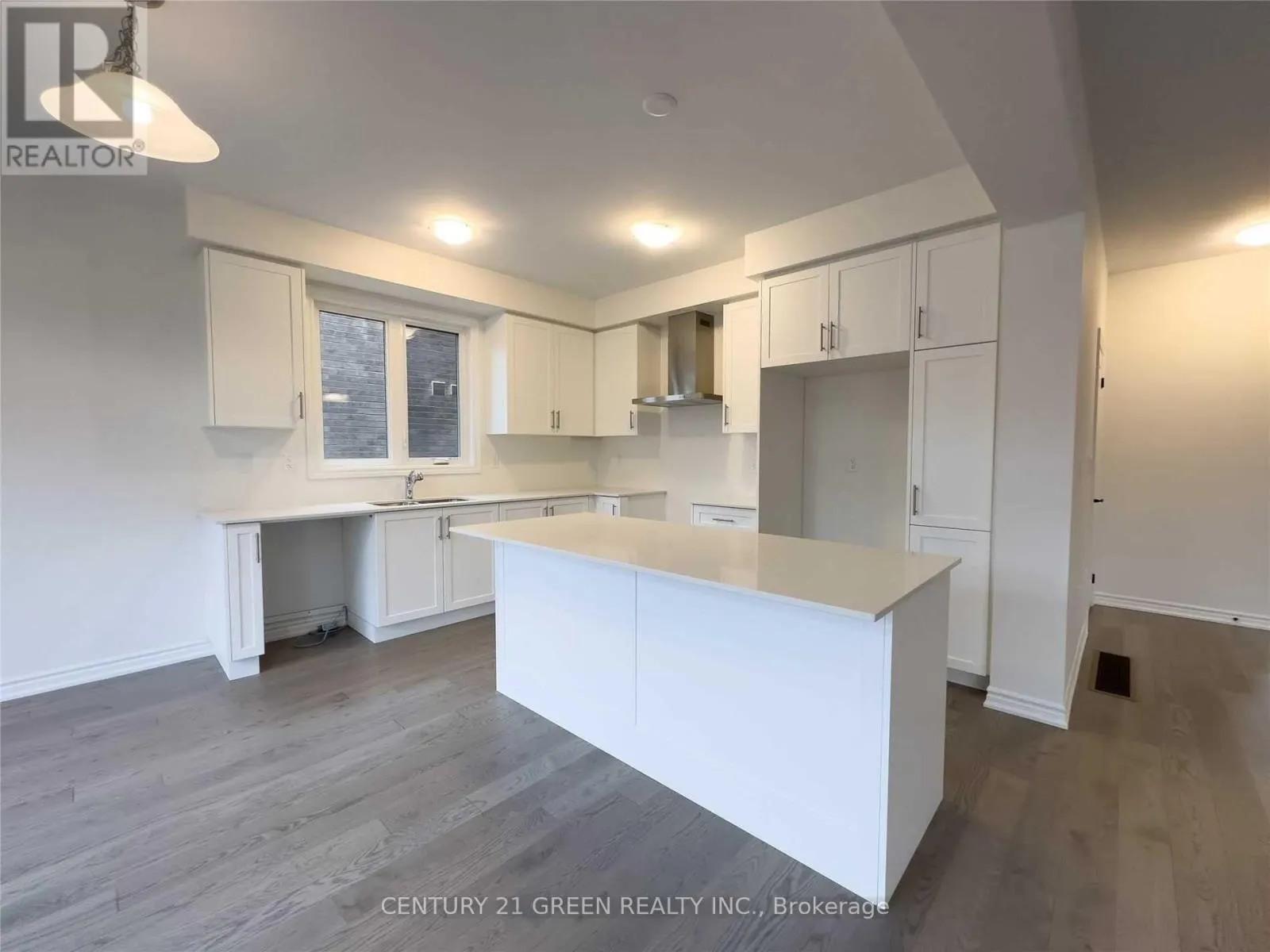 424 CORONATION ROAD