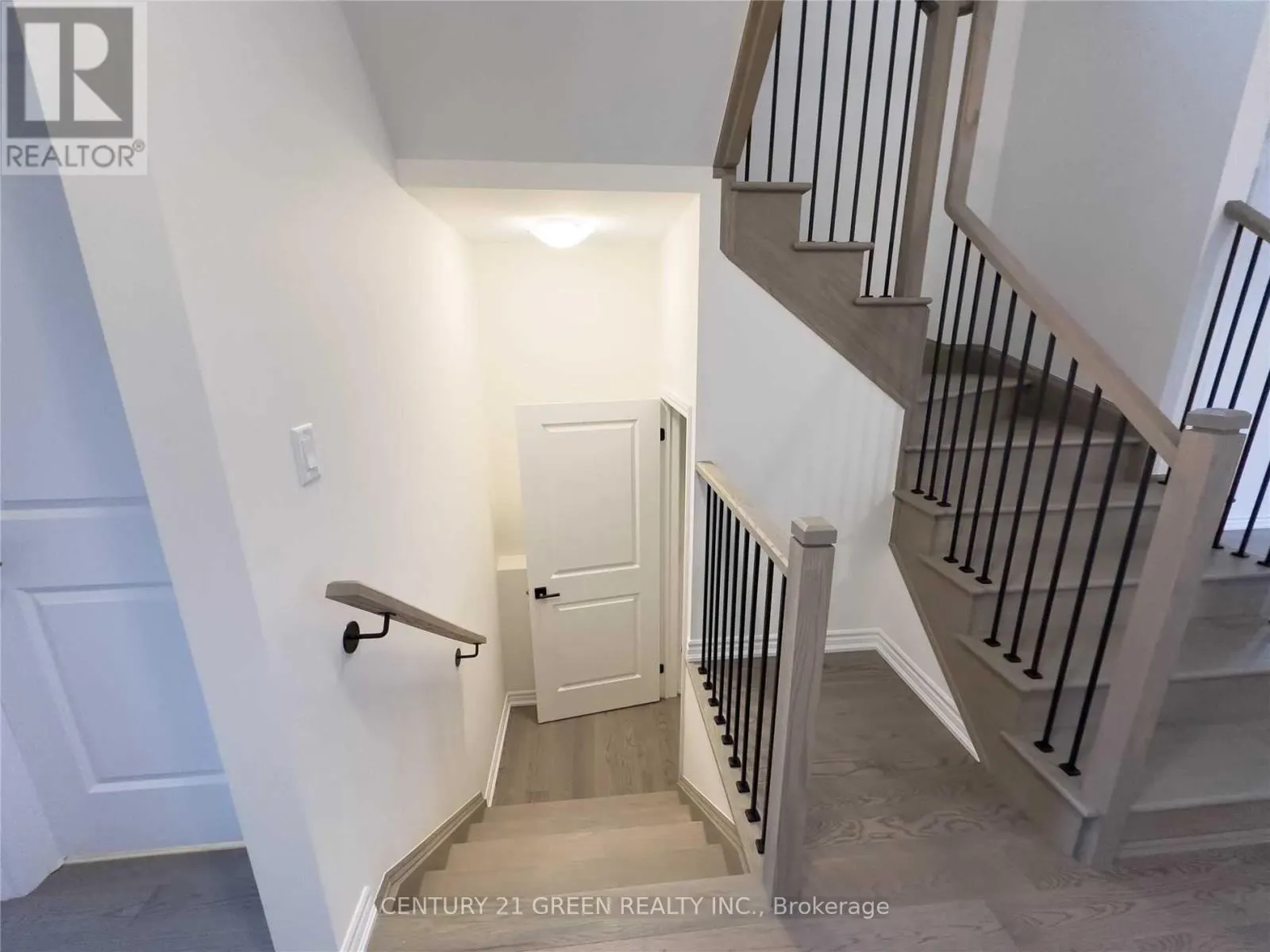 424 CORONATION ROAD