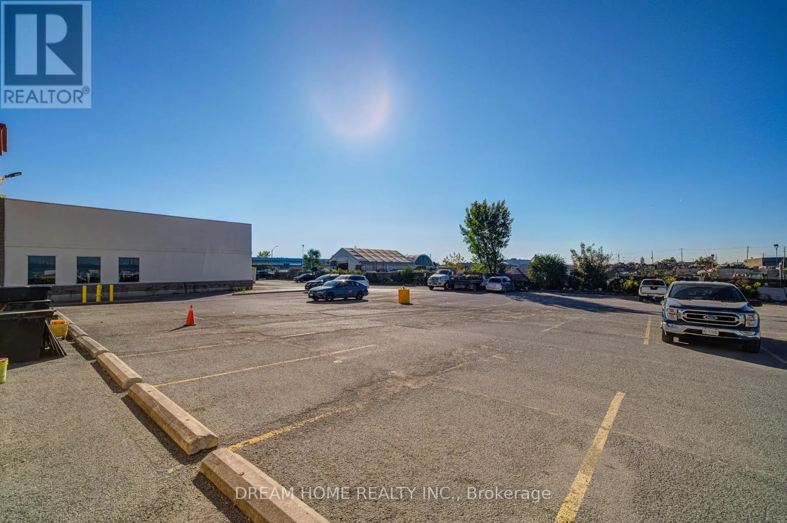 202 - 668 SILVER STAR BOULEVARD