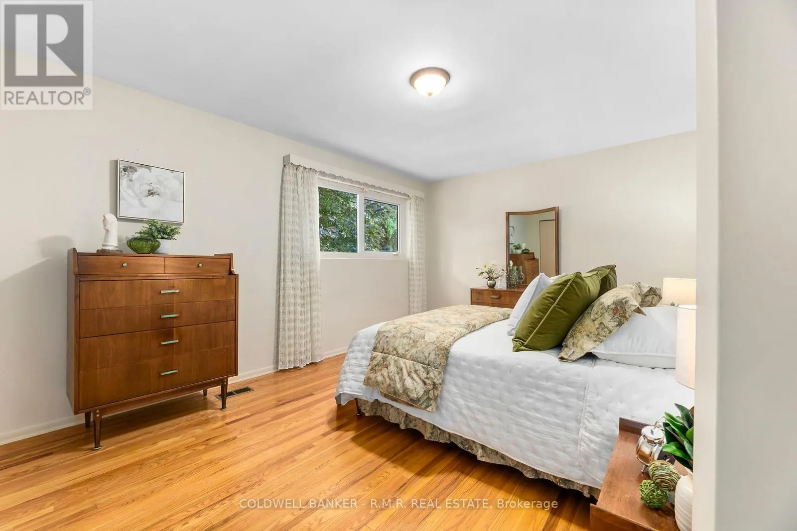 6 CARWIN CRESCENT