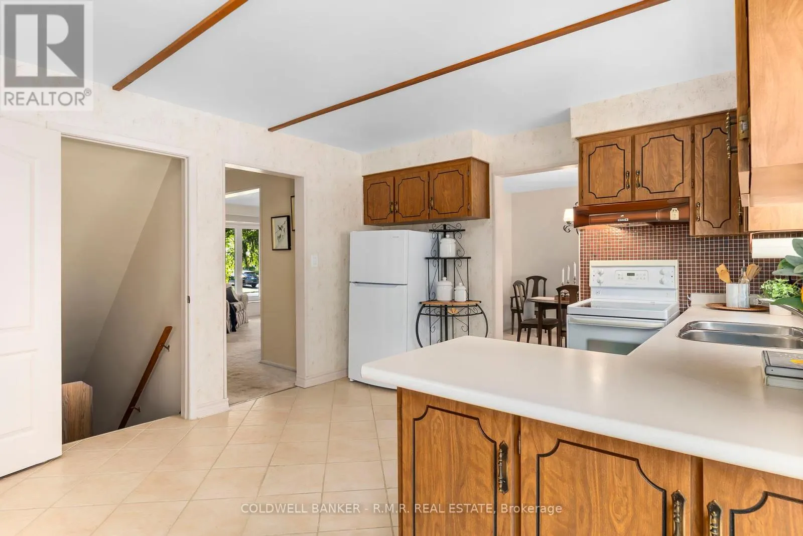 6 CARWIN CRESCENT