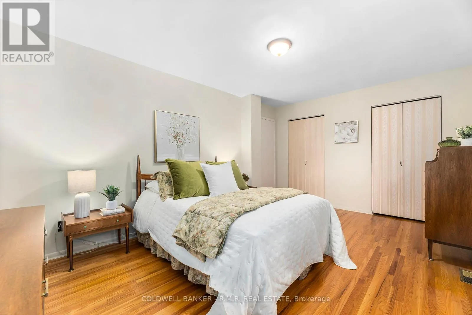 6 CARWIN CRESCENT