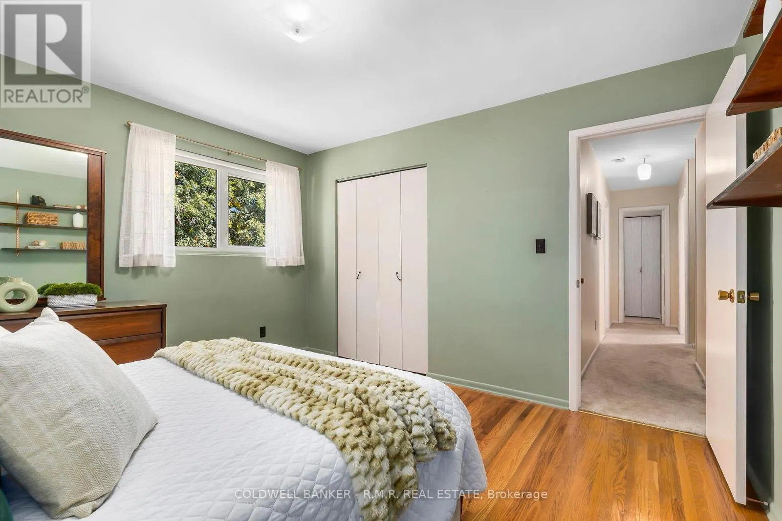 6 CARWIN CRESCENT