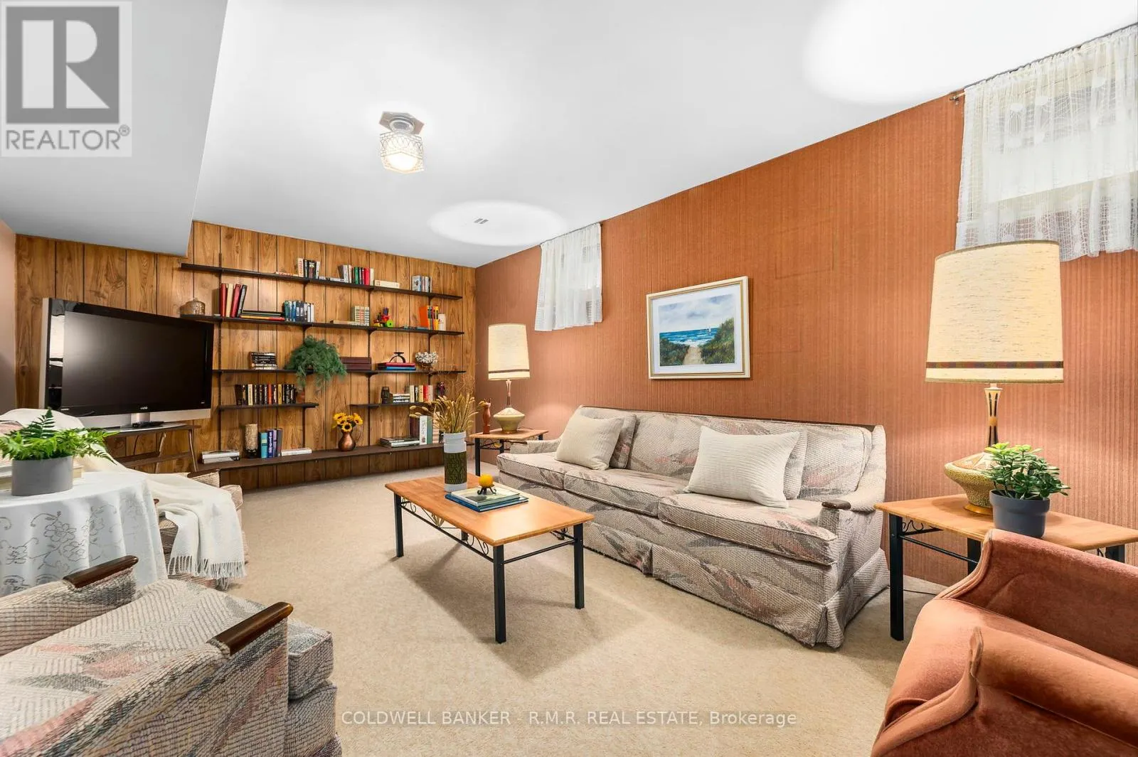 6 CARWIN CRESCENT