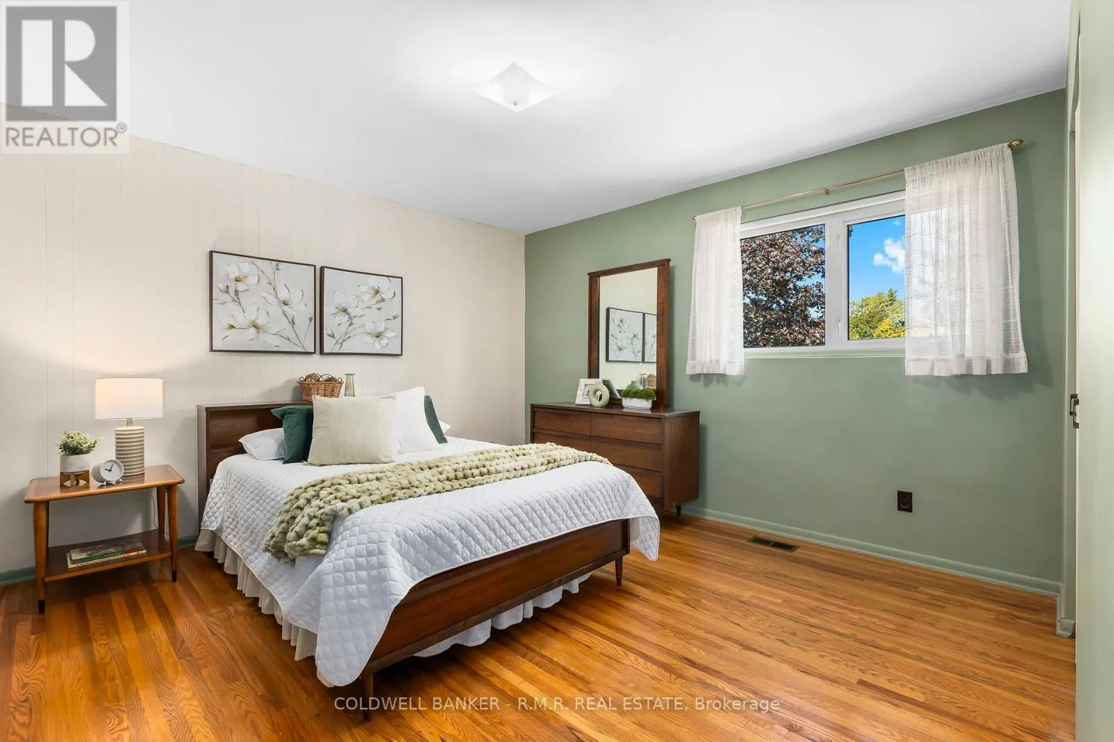 6 CARWIN CRESCENT