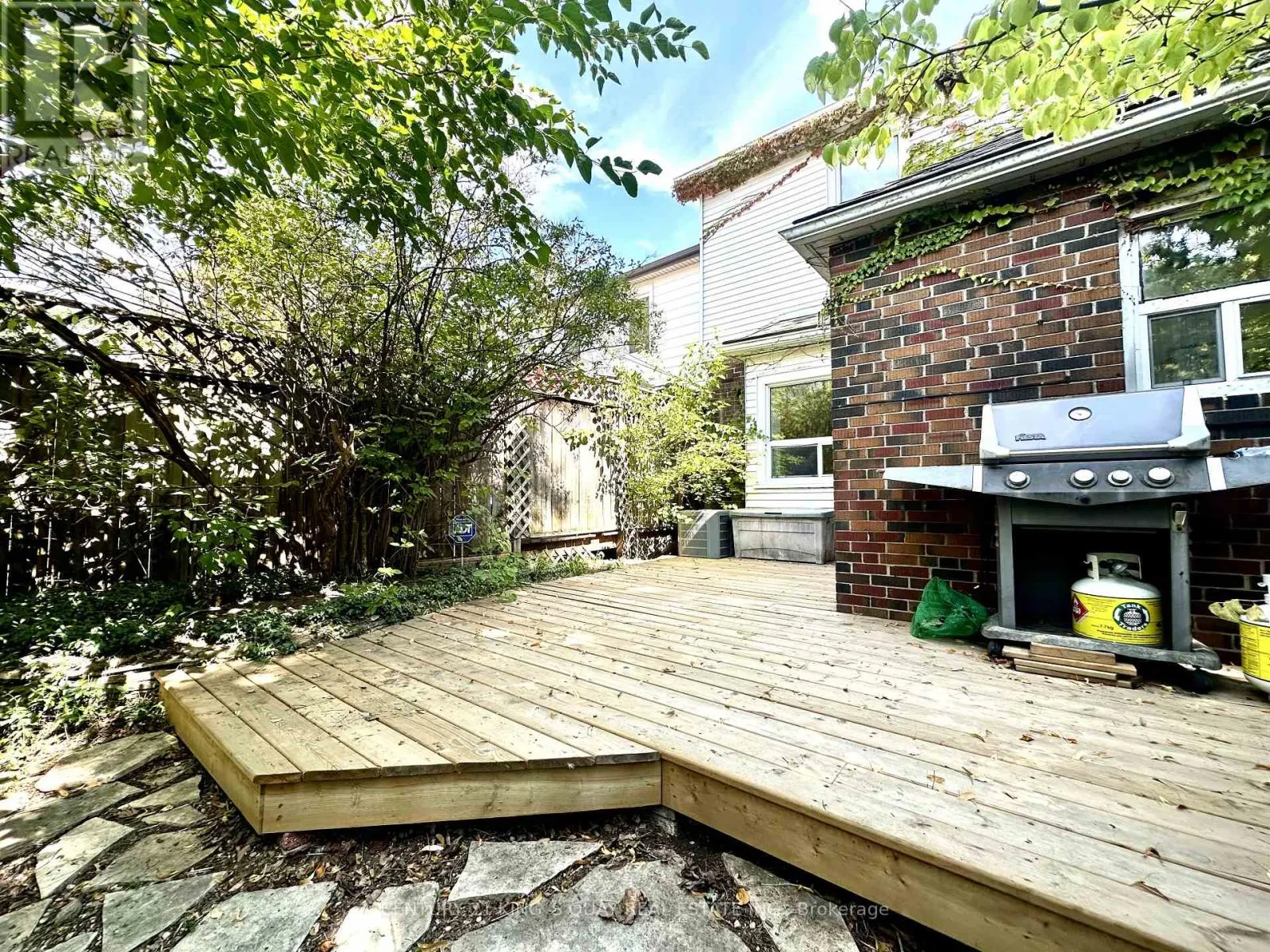 24 WOODMOUNT AVENUE