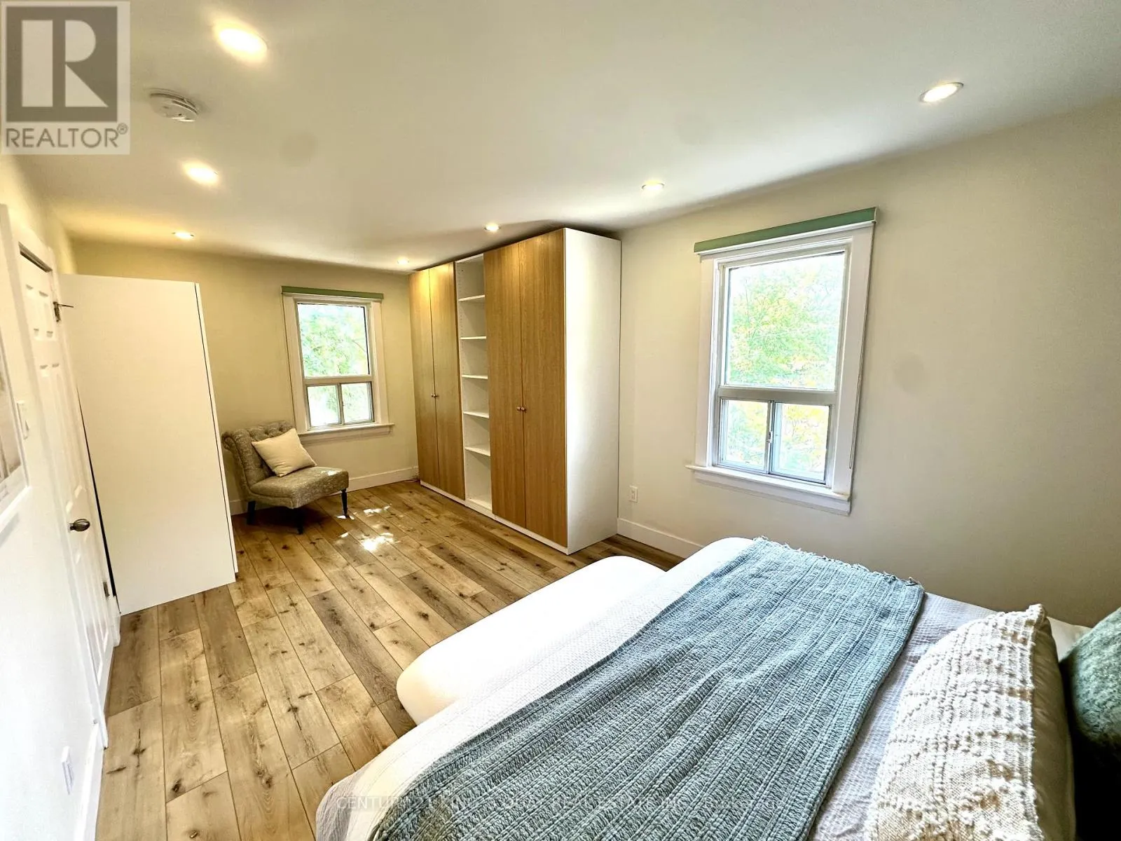 24 WOODMOUNT AVENUE