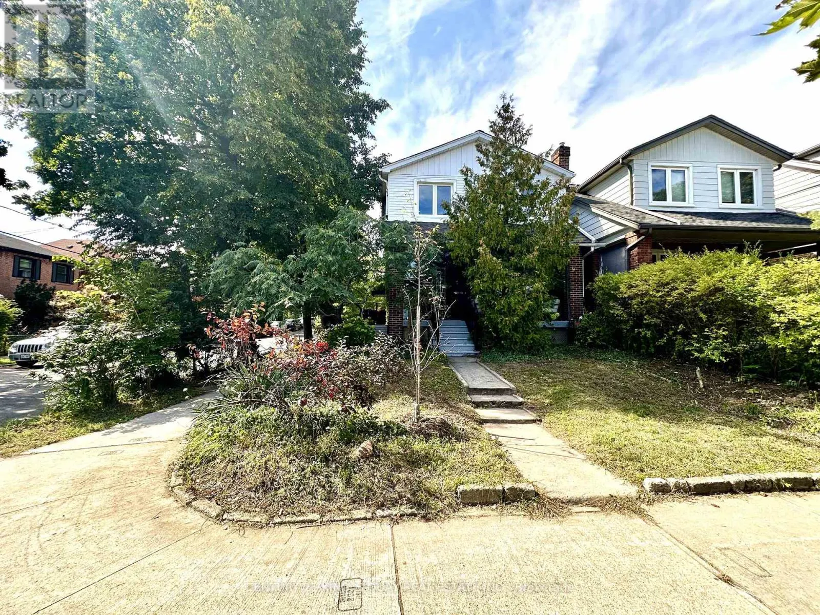 24 WOODMOUNT AVENUE