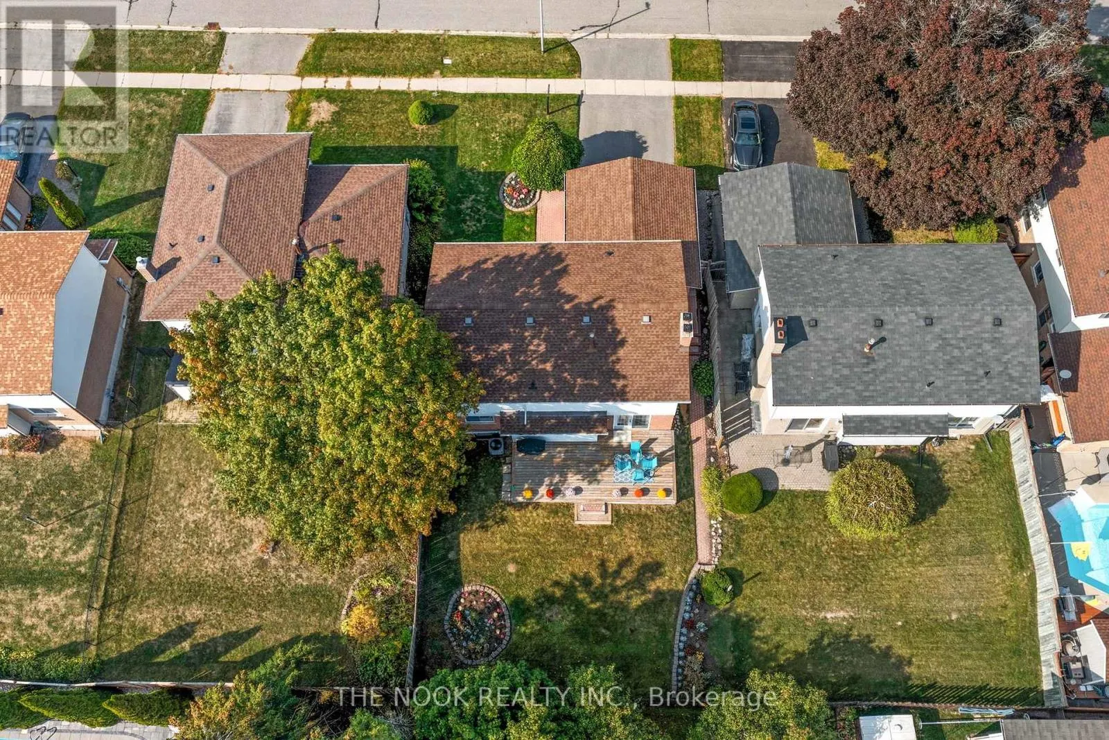 52 ROSALYNNE AVENUE