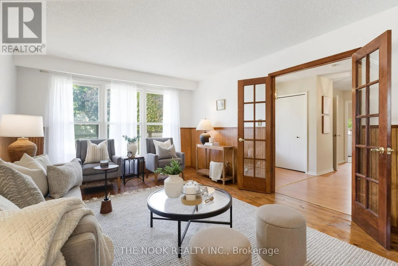 52 ROSALYNNE AVENUE