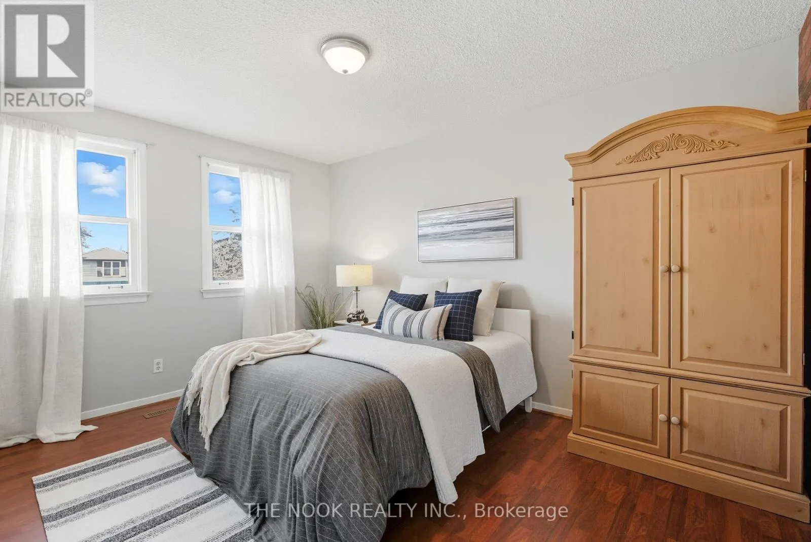 52 ROSALYNNE AVENUE