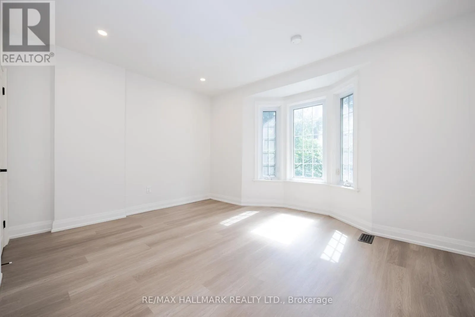 100 DEARBOURNE AVENUE