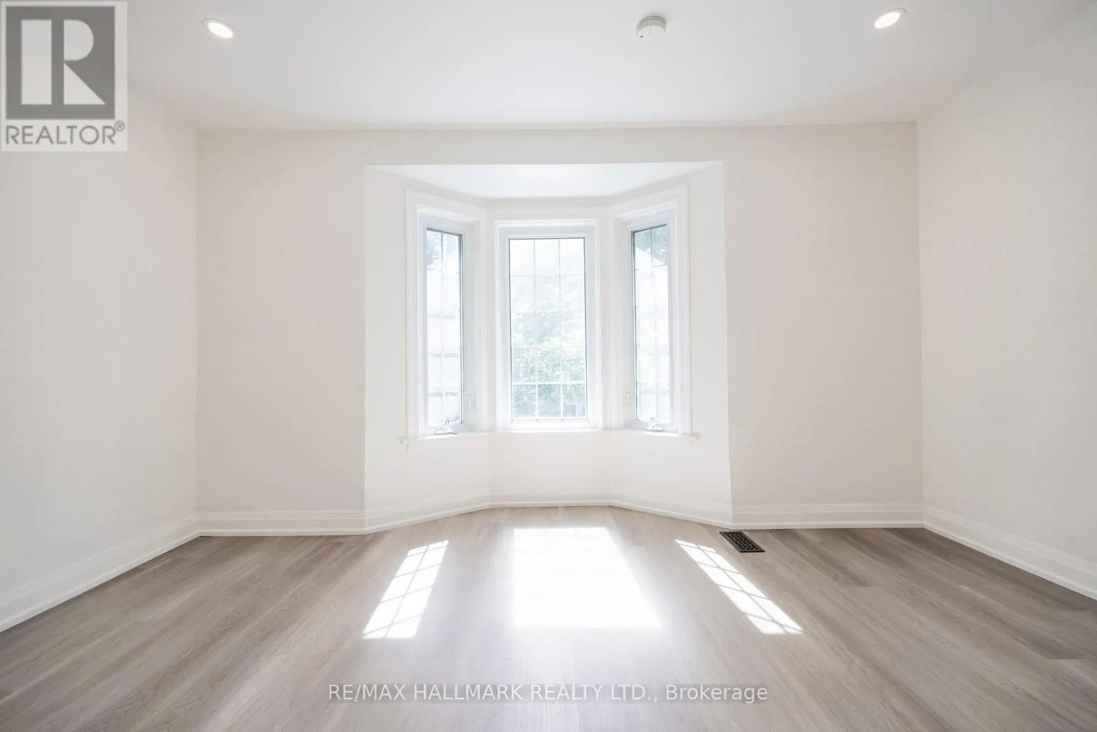 100 DEARBOURNE AVENUE