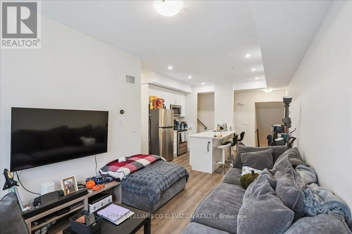 210 - 2635 WILLIAM JACKSON DRIVE
