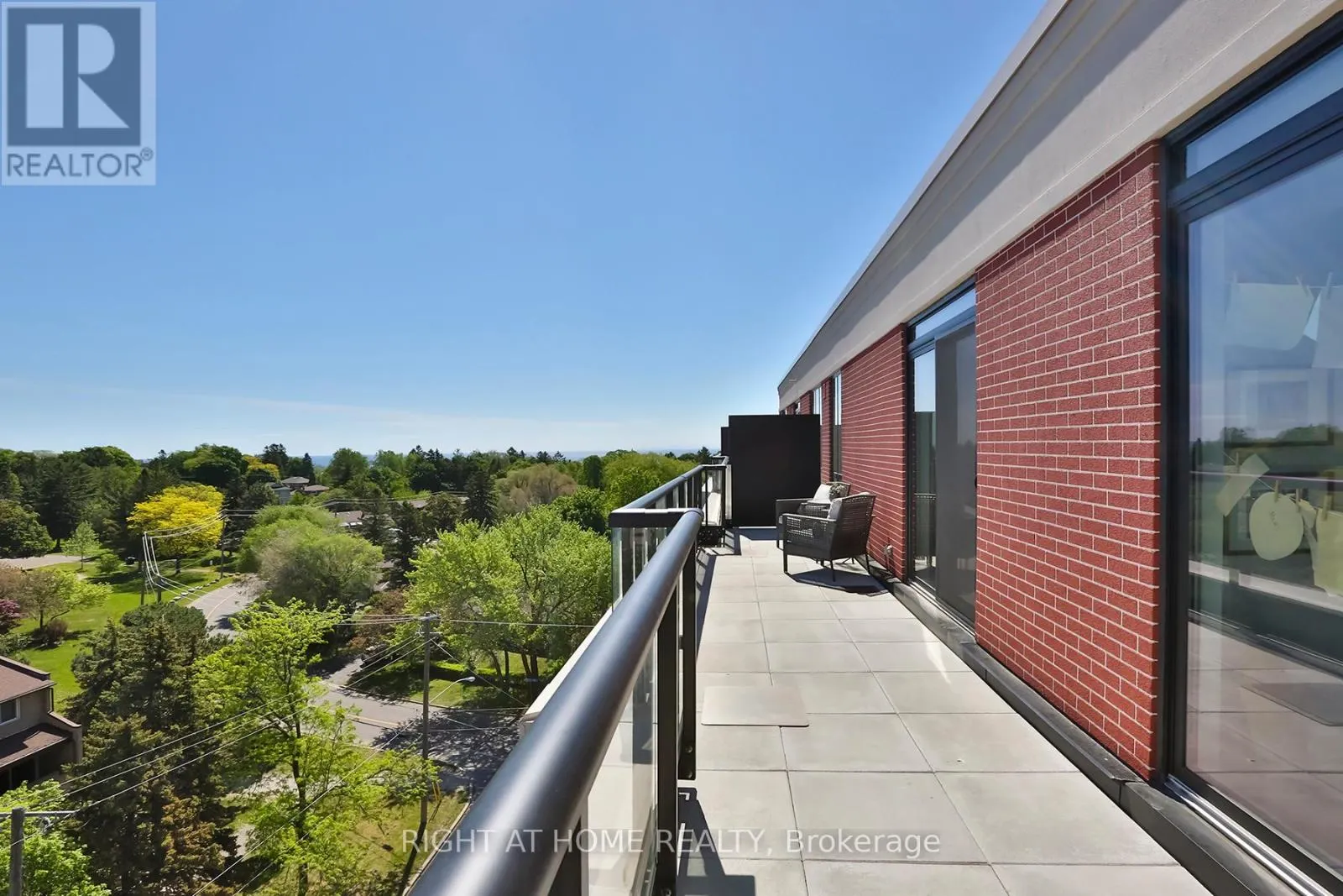 910 - 3655 KINGSTON ROAD