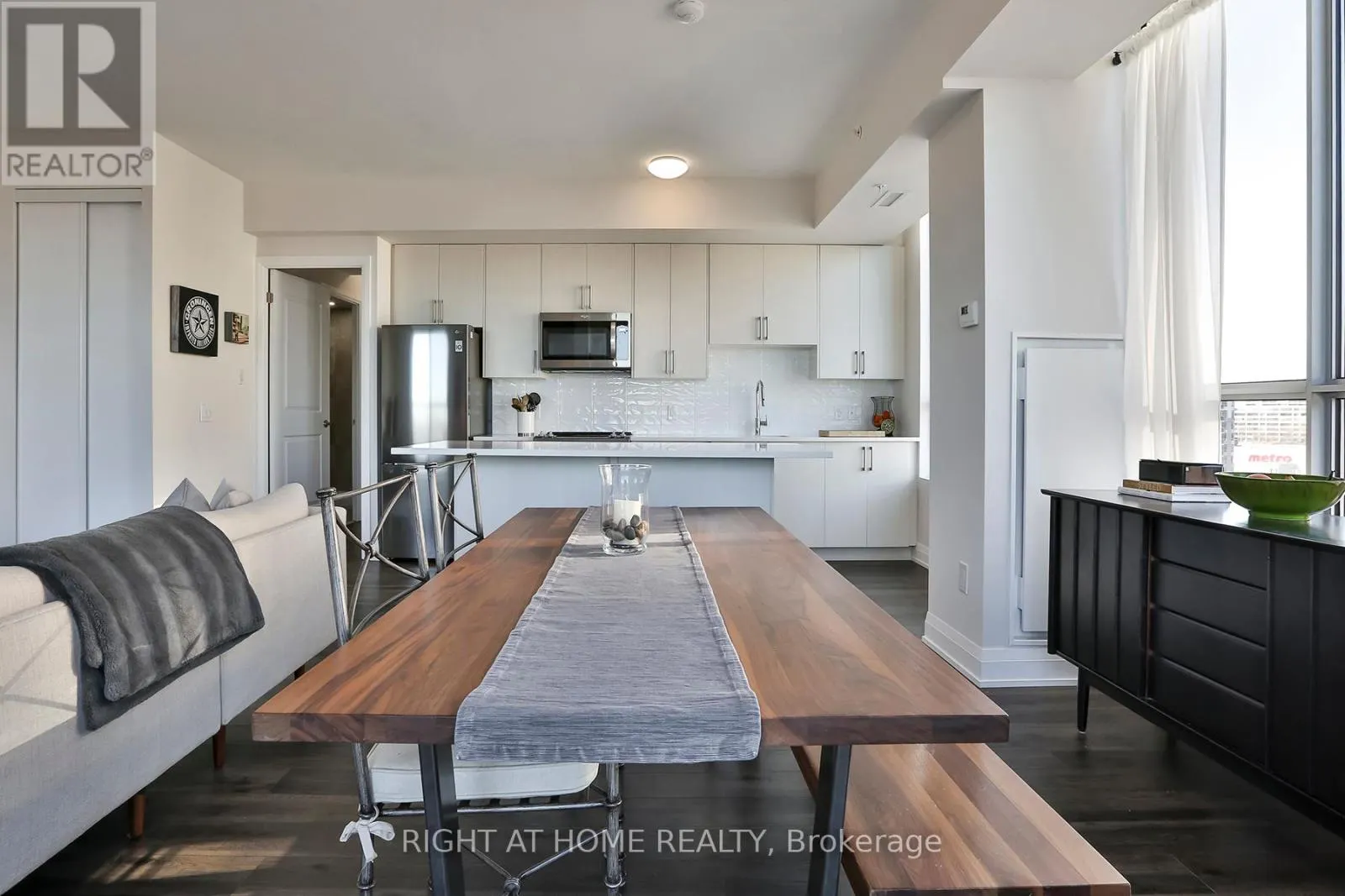 910 - 3655 KINGSTON ROAD