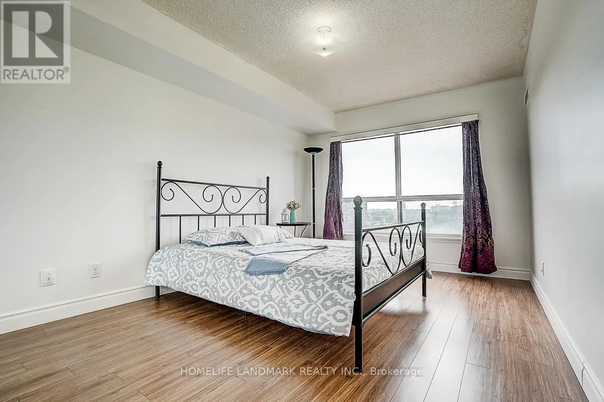 915 - 2550 LAWRENCE AVENUE E