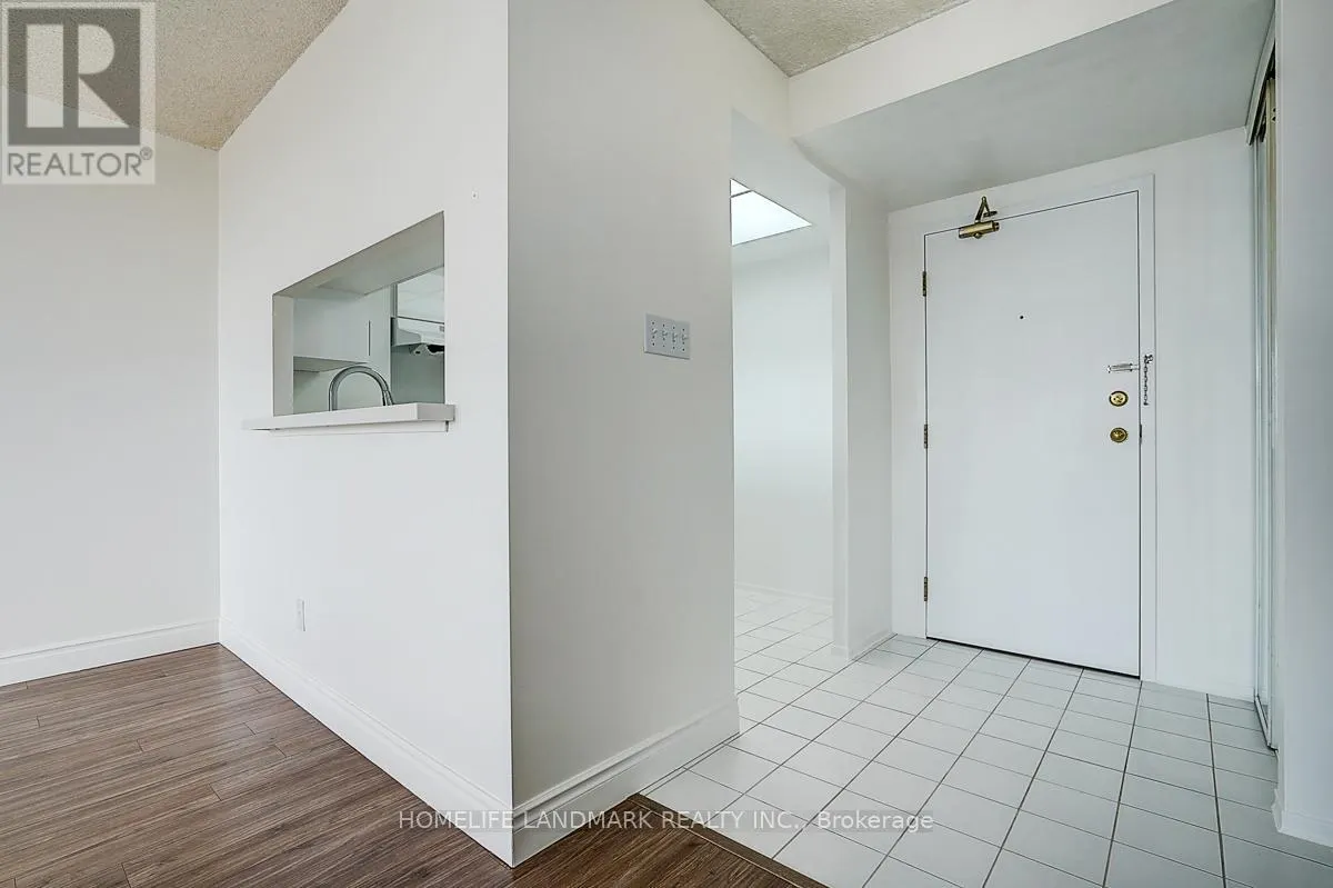 915 - 2550 LAWRENCE AVENUE E