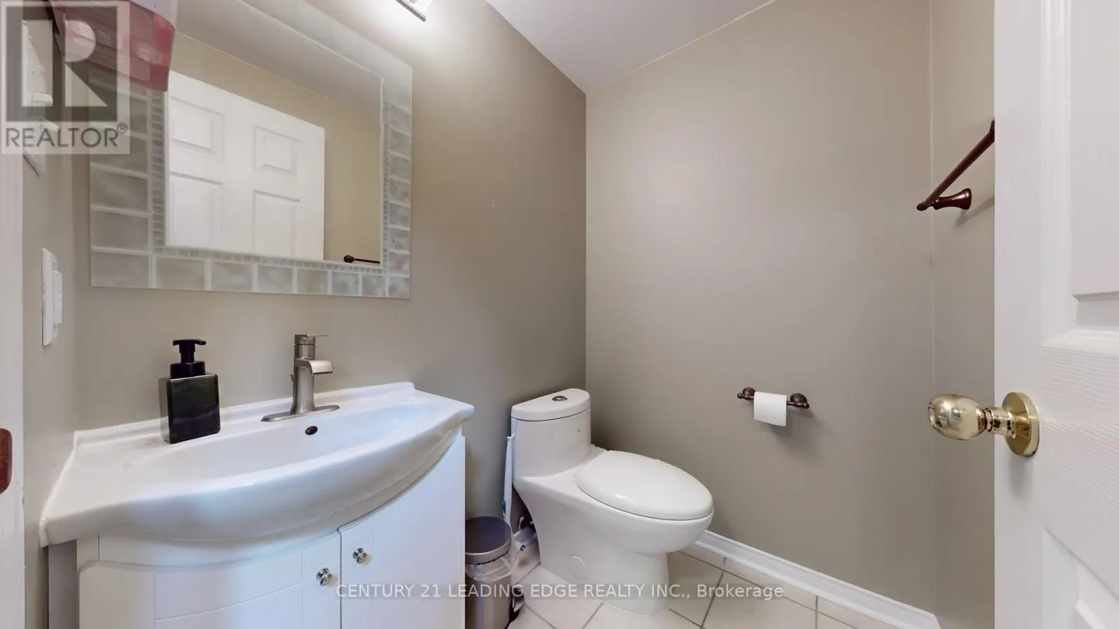 929 GLENBOURNE COURT