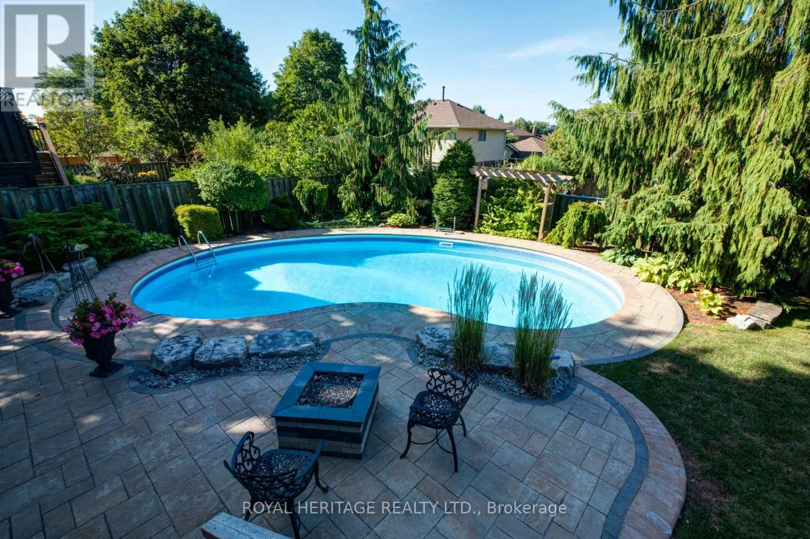 10 ANSTEAD CRESCENT