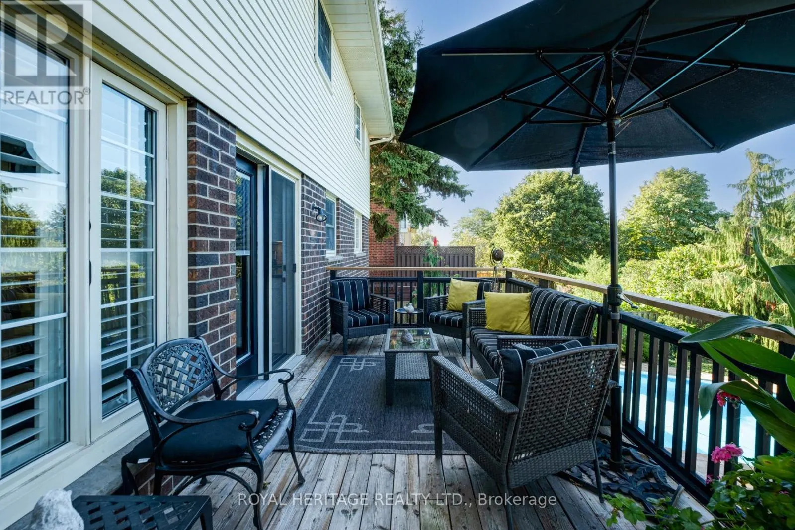 10 ANSTEAD CRESCENT