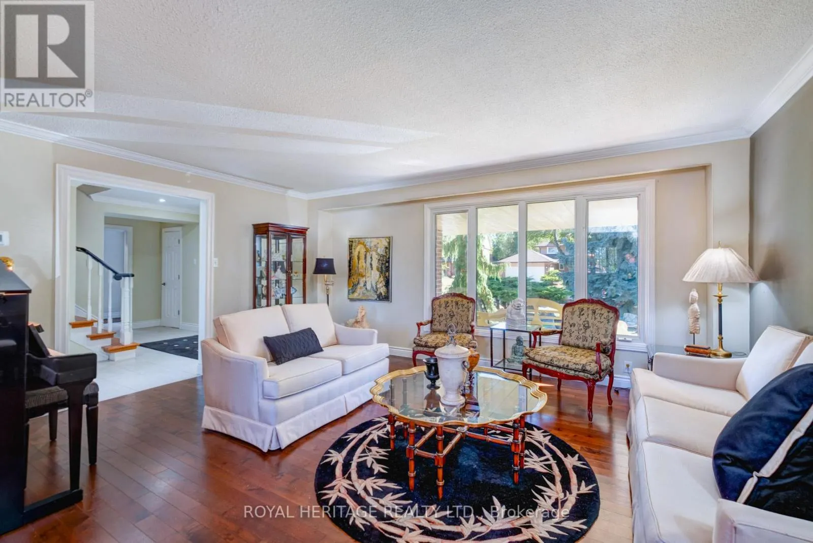10 ANSTEAD CRESCENT