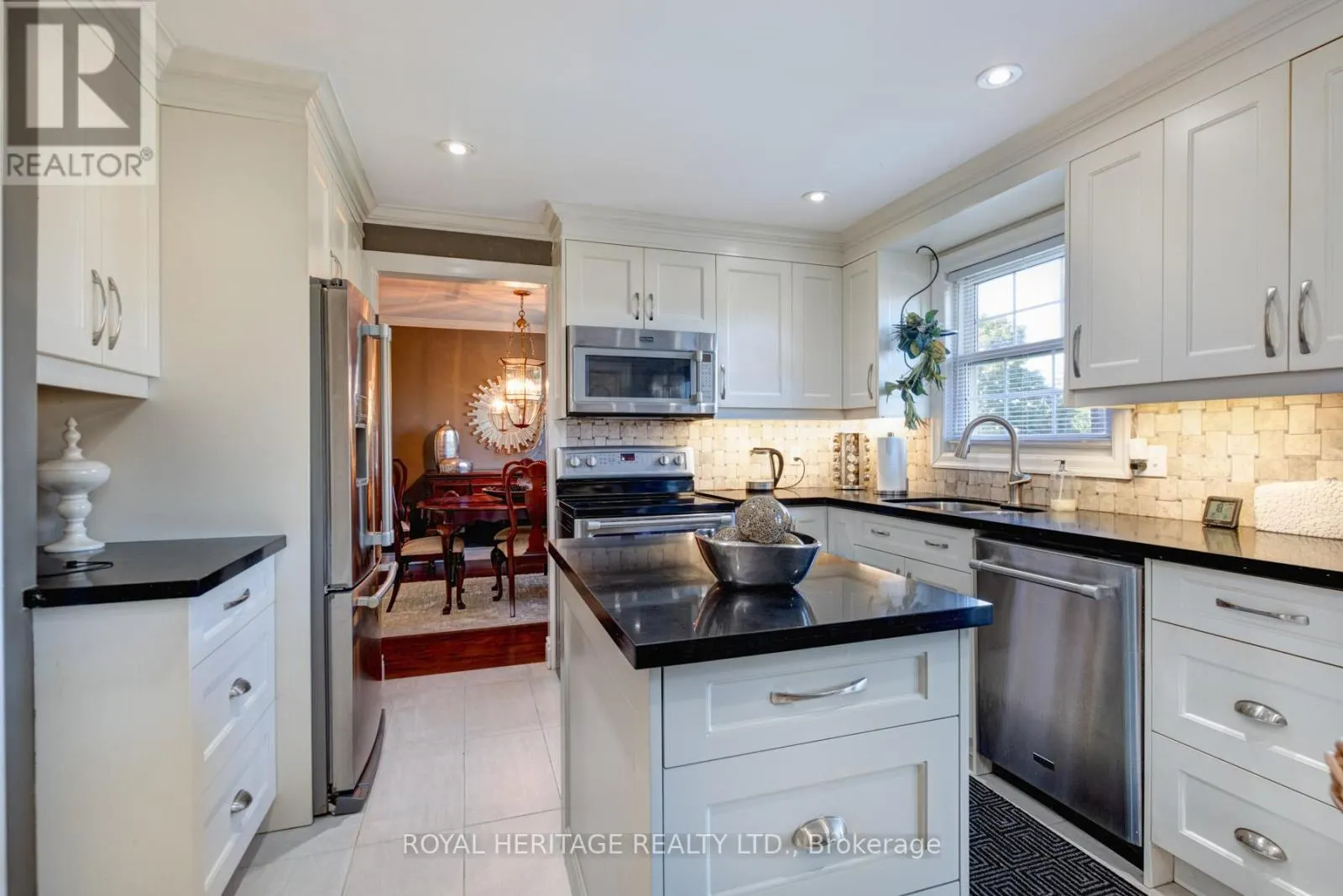 10 ANSTEAD CRESCENT