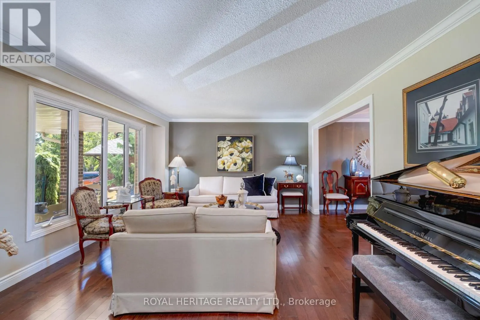10 ANSTEAD CRESCENT