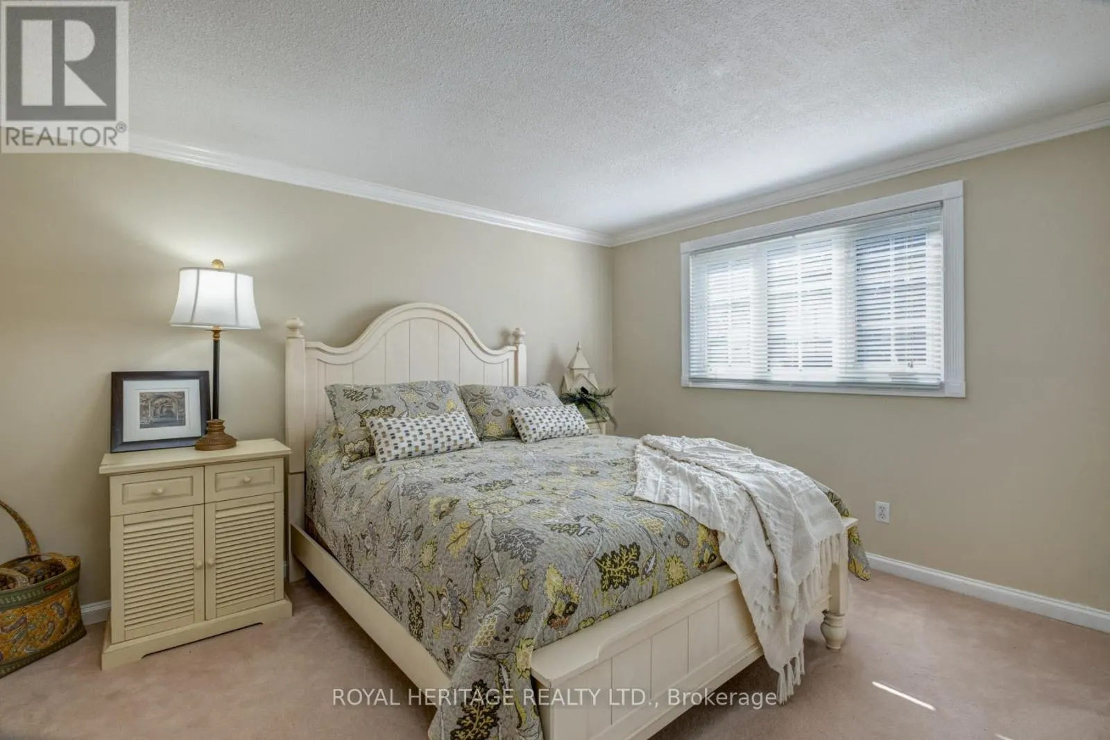 10 ANSTEAD CRESCENT